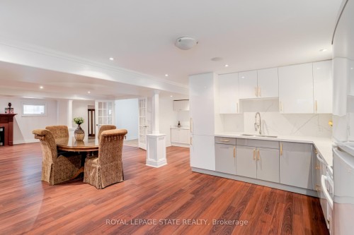 17 Mcnutt Street, Brampton, ON - Indoor Photo Showing Kitchen