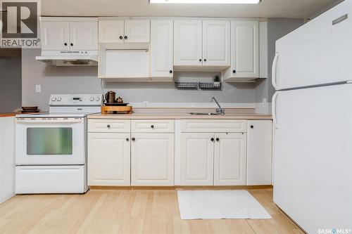 1701 Preston Avenue S, Saskatoon, SK - Indoor Photo Showing Kitchen