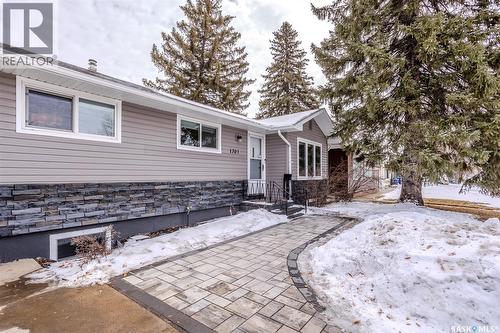 1701 Preston Avenue S, Saskatoon, SK - Outdoor
