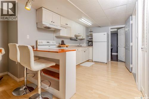1701 Preston Avenue S, Saskatoon, SK - Indoor Photo Showing Kitchen