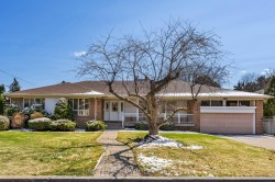 66 Carscadden Drive  Toronto, ON M2R 2A9
