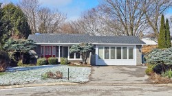 827 Legge Court Newmarket, ON L3Y 3J1