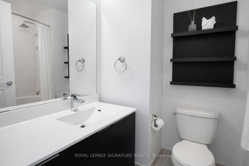 2704-16 Brookers Lane, Toronto, ON - Indoor Photo Showing Bathroom