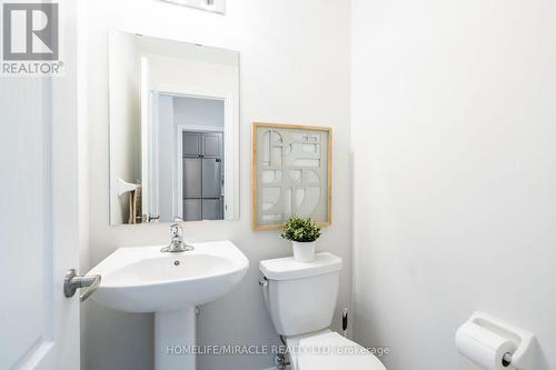 99 Baker Street, Thorold, ON - Indoor Photo Showing Bathroom