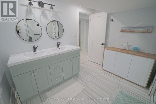 7 Metamora Crescent, London North (North J), ON - Indoor Photo Showing Bathroom