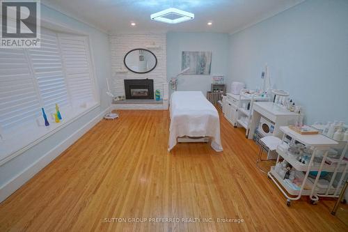 7 Metamora Crescent, London North (North J), ON - Indoor With Fireplace