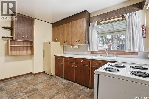 2204 York Avenue, Saskatoon, SK - Indoor Photo Showing Kitchen