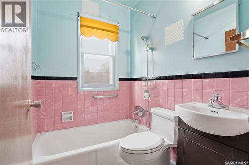 2204 York Avenue, Saskatoon, SK - Indoor Photo Showing Bathroom