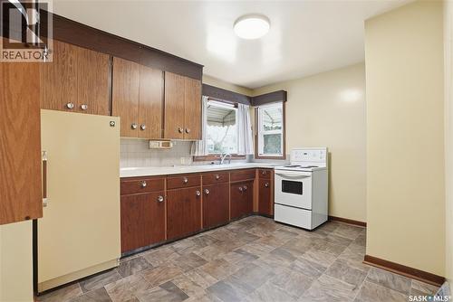 2204 York Avenue, Saskatoon, SK - Indoor Photo Showing Kitchen With Double Sink
