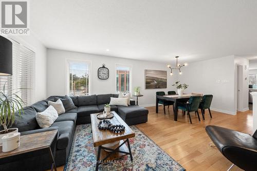 498 Leboutillier Avenue, Ottawa, ON - Indoor Photo Showing Living Room