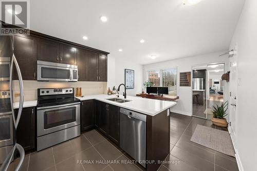 498 Leboutillier Avenue, Ottawa, ON - Indoor Photo Showing Kitchen With Stainless Steel Kitchen With Double Sink With Upgraded Kitchen