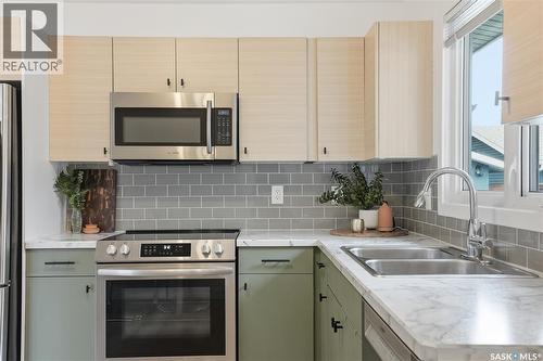 48 Bell Crescent, Saskatoon, SK - Indoor Photo Showing Kitchen With Double Sink With Upgraded Kitchen