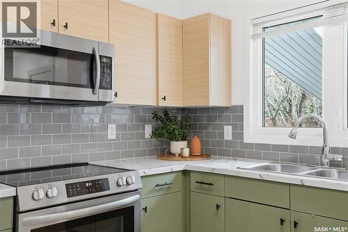 48 Bell Crescent, Saskatoon, SK - Indoor Photo Showing Kitchen With Double Sink With Upgraded Kitchen