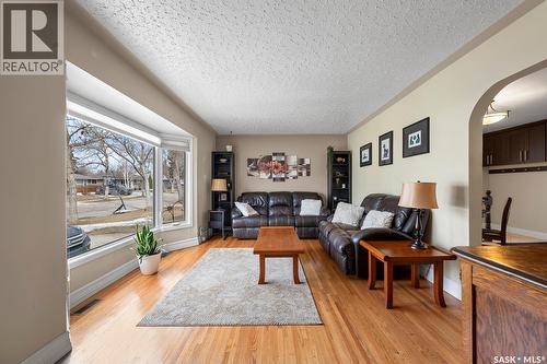 132 Mcnab Crescent, Regina, SK - Indoor Photo Showing Living Room