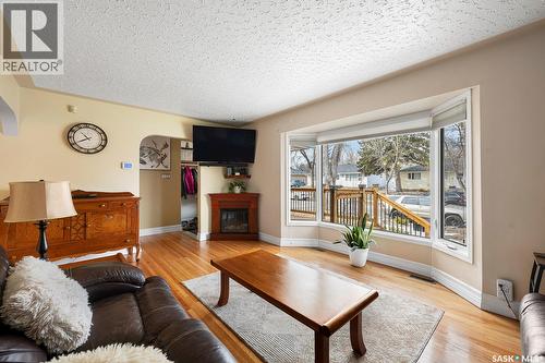 132 Mcnab Crescent, Regina, SK - Indoor Photo Showing Living Room
