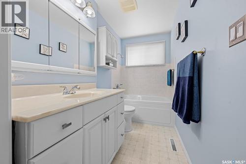 132 Mcnab Crescent, Regina, SK - Indoor Photo Showing Bathroom