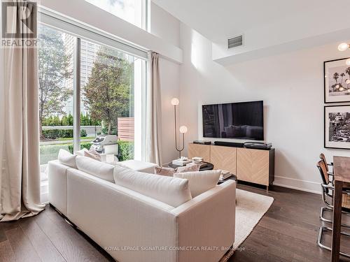 Th132 - 39 Queens Quay E, Toronto, ON - Indoor Photo Showing Living Room