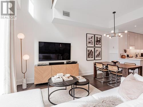 Th132 - 39 Queens Quay E, Toronto, ON - Indoor Photo Showing Living Room