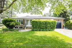 48 GREENGROVE CRESCENT Toronto, ON M3A 1H9