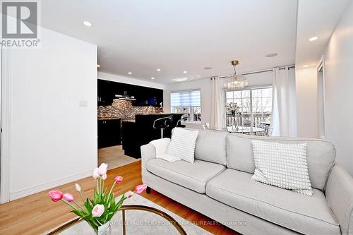 77 Benjamin Hood Crescent, Vaughan, ON - Indoor Photo Showing Living Room