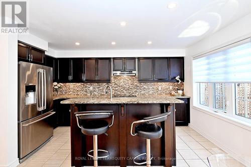 77 Benjamin Hood Crescent, Vaughan, ON - Indoor Photo Showing Kitchen With Upgraded Kitchen
