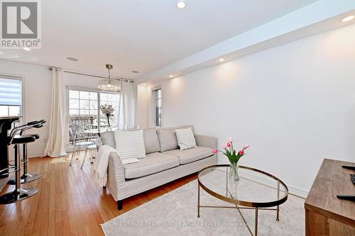 77 Benjamin Hood Crescent, Vaughan, ON - Indoor Photo Showing Living Room