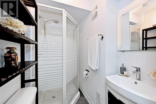 77 Benjamin Hood Crescent, Vaughan, ON - Indoor Photo Showing Bathroom