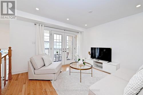 77 Benjamin Hood Crescent, Vaughan, ON - Indoor Photo Showing Living Room
