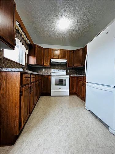 16 Veterans Avenue, Waskada, MB - Indoor Photo Showing Kitchen