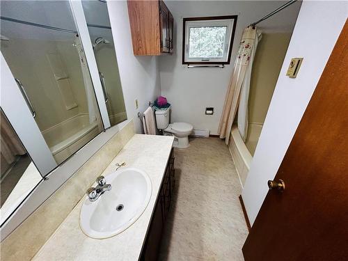 16 Veterans Avenue, Waskada, MB - Indoor Photo Showing Bathroom