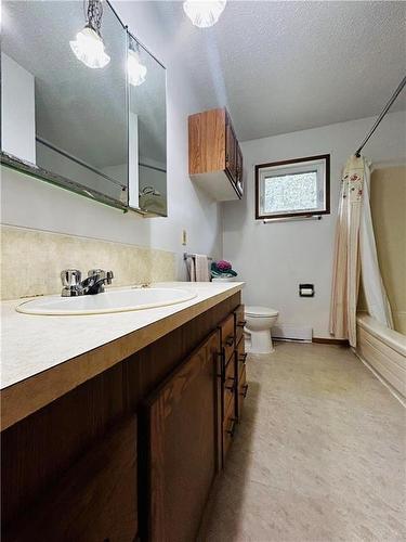 16 Veterans Avenue, Waskada, MB - Indoor Photo Showing Bathroom