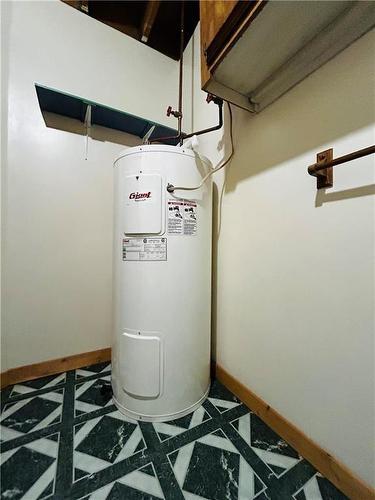 16 Veterans Avenue, Waskada, MB - Indoor Photo Showing Other Room