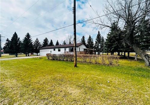 16 Veterans Avenue, Waskada, MB - Outdoor