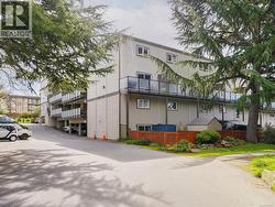 201 991 Cloverdale Ave  Saanich, BC V8X 2T5