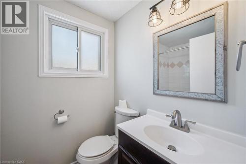 252 The Country Way, Kitchener, ON - Indoor Photo Showing Bathroom