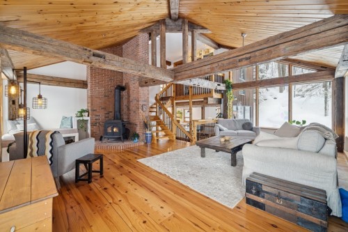 Salon - 3 Rue D'Ovesta, Cantley, QC - Indoor Photo Showing Living Room With Fireplace