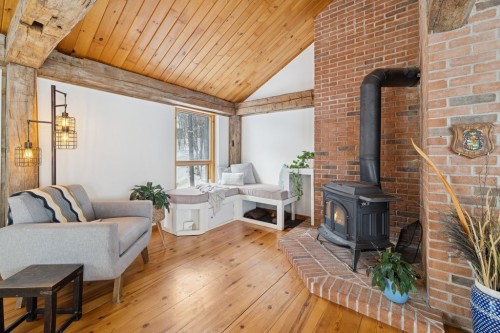 Salon - 3 Rue D'Ovesta, Cantley, QC - Indoor Photo Showing Living Room With Fireplace