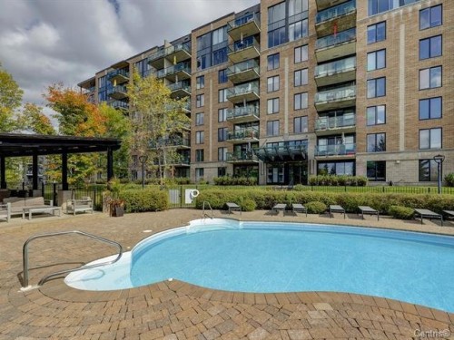 Piscine - 106-19200 Boul. Henri-Bourassa, Québec (Charlesbourg), QC - Outdoor With In Ground Pool With Facade