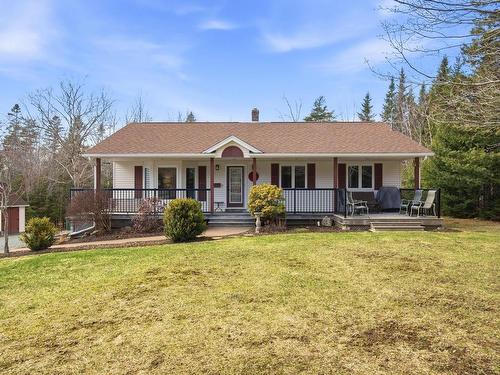6 Cumberland Way  Windsor Junction, NS B2T 1H4