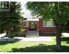 320 FULLERTON AVENUE  Ottawa, ON K1K 1K3