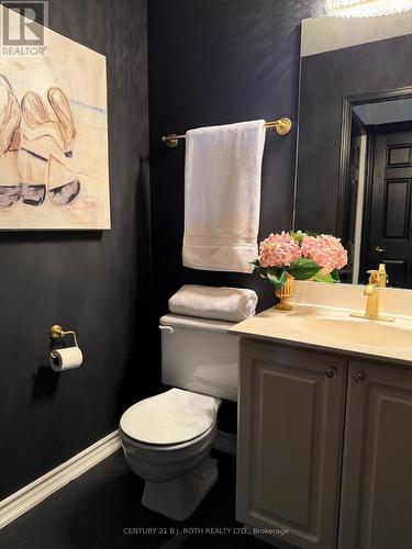 Lp915 - 18 Concorde Place, Toronto, ON - Indoor Photo Showing Bathroom