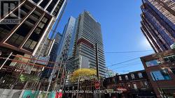 810 - 375 KING STREET W Toronto, ON M5V 1K1