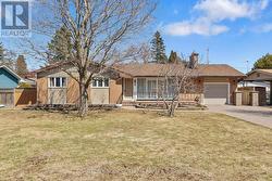 9 ABERFELDY STREET Ottawa, ON K2H 6H6