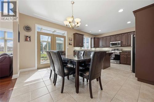 111 Bridlepath Trail, Sarnia, ON - Indoor Photo Showing Dining Room