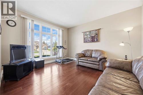 111 Bridlepath Trail, Sarnia, ON - Indoor Photo Showing Living Room