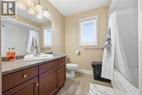 111 Bridlepath Trail, Sarnia, ON - Indoor Photo Showing Bathroom