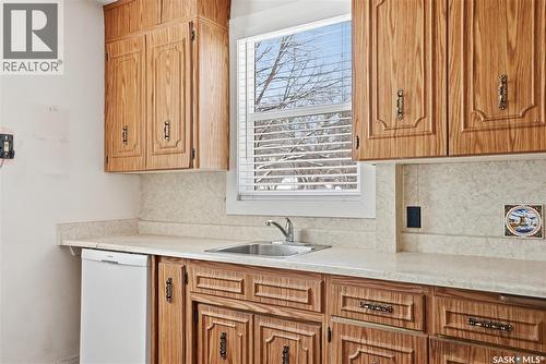 320 Mckinnon Avenue S, Saskatoon, SK - Indoor Photo Showing Kitchen