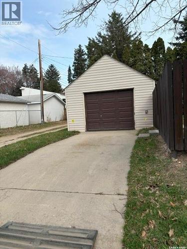 320 Mckinnon Avenue S, Saskatoon, SK - Outdoor