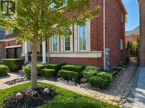 46 Williamson Drive W, Ajax, ON - Outdoor