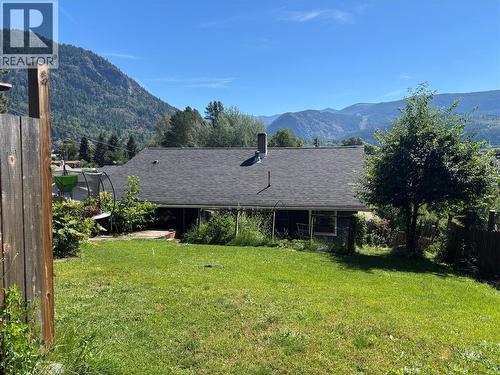 650 9TH Avenue  Castlegar, BC V1N 1M4